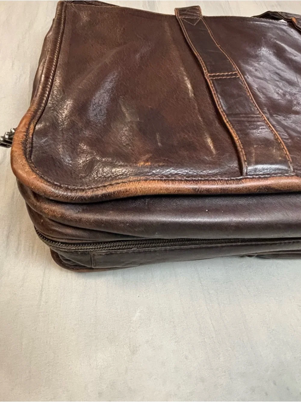 Vintage‎ Tumi Alpha Leather Laptop Briefcase Brown Distressed 17 Inch